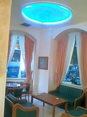 διεθνές Ξενοδοχείο *